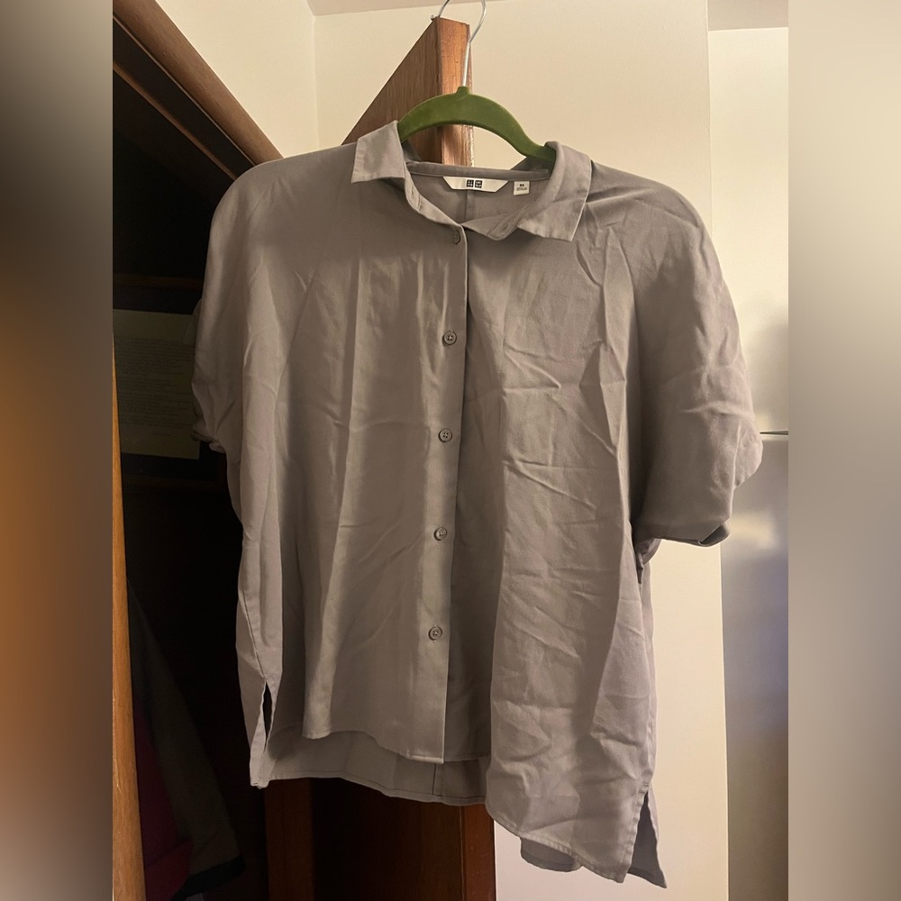 Women’s Uniqlo Gray Shirt